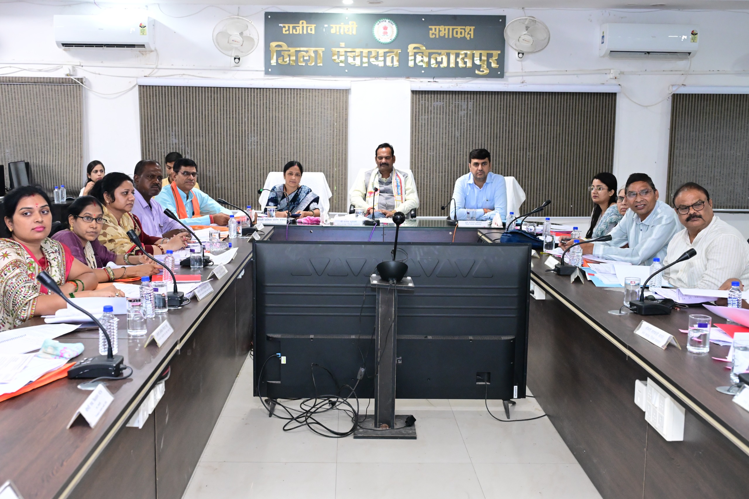 जिला पंचायत सामान्य सभा की बैठक: स्वास्थ्य, कृषि, सड़क और विकास कार्यों की हुई विस्तृत समीक्षा