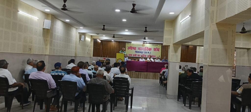 अनुभव भवन में ज्येष्ठ नागरिक संघ की नई कार्यकारिणी माह की अंतिम बैठक सम्पन्न, नए सदस्यों का हुआ सम्मान