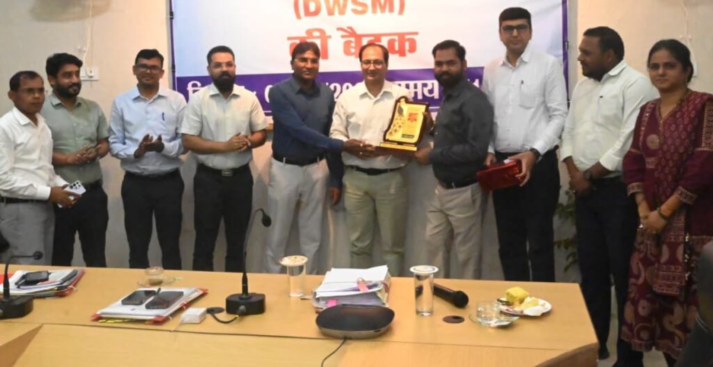 डेढ़ वर्ष के सफल कार्यकाल के बाद संयुक्त कलेक्टर अभिषेक दीवान को भावभीनी विदाई, रायपुर में मिली नई जिम्मेदारी