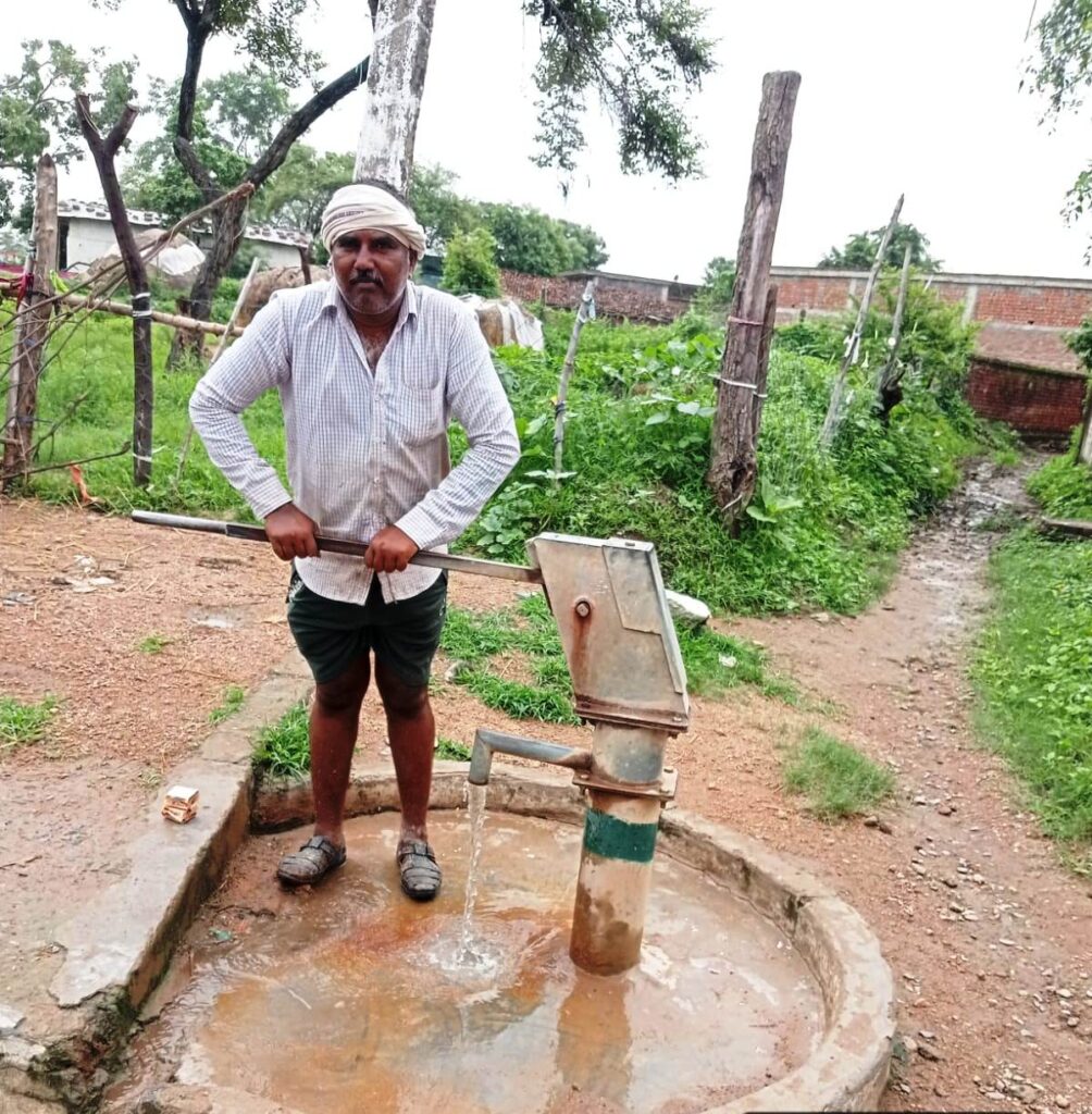 सीएम हेल्पलाइन का असर: 2 दिन में ठीक हुआ हैंडपंप, ग्रामीणों को मिला स्वच्छ पेयजल