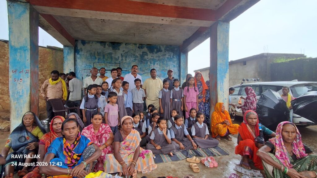लालपुर-भेजीनारा में ग्रामीणों का बेमियादी धरना, SECL और TMC पर वादाखिलाफी का आरोप