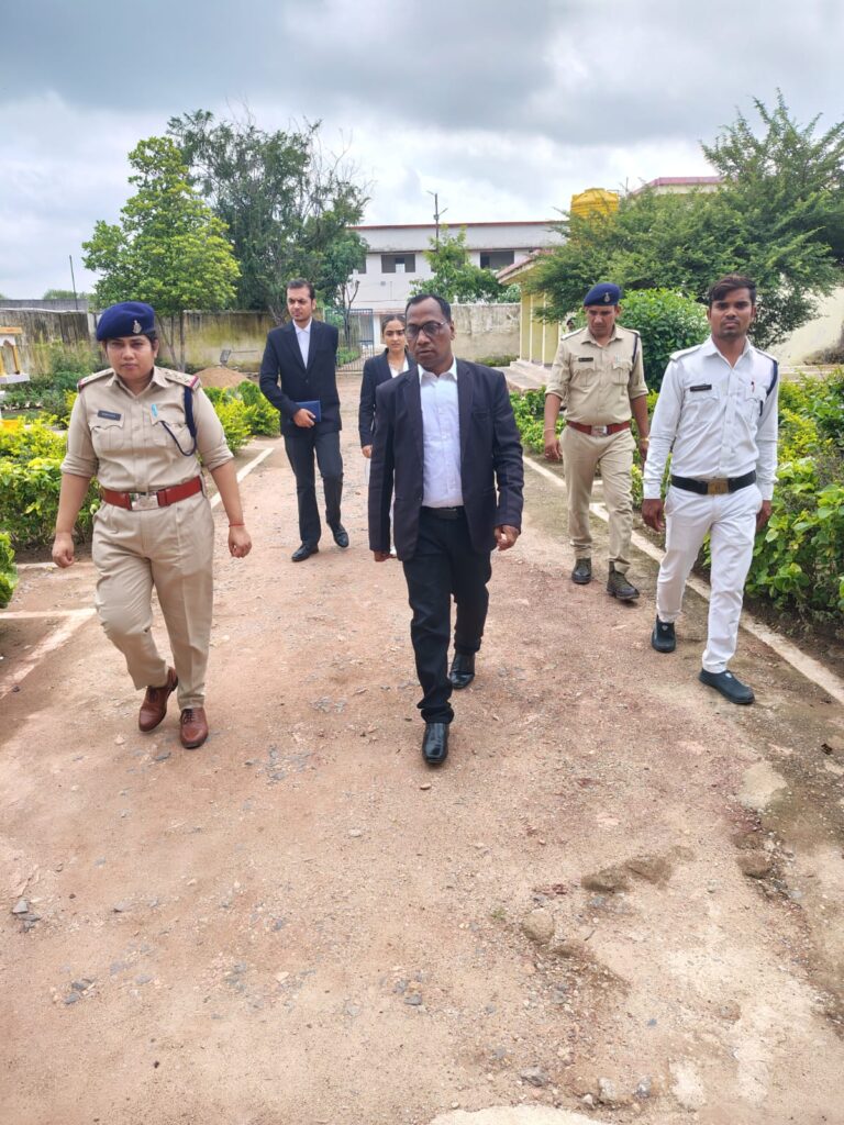 मुख्य न्यायिक मजिस्ट्रेट ने जिला जेल का किया निरीक्षण