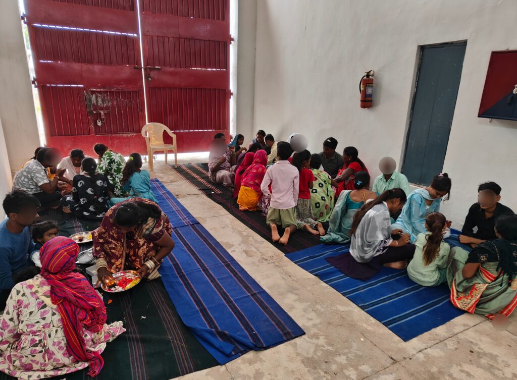 जिला जेल मुंगेली में भावनाओं के साथ मनाया गया रक्षाबंधन, 567 बहनों ने 159 बंदियों को बांधी राखी