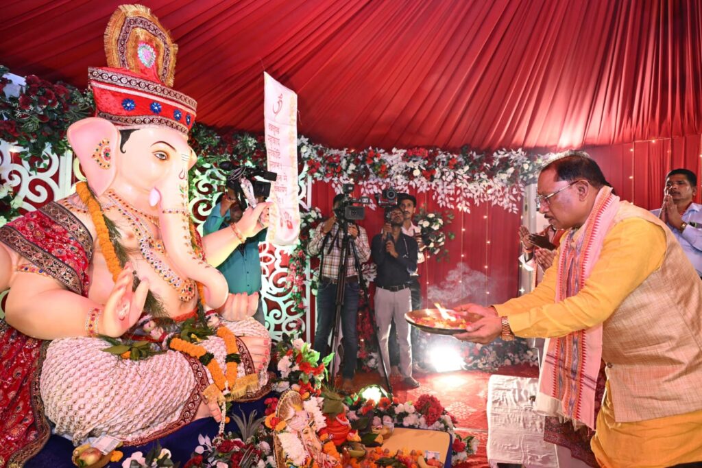 मुख्यमंत्री निवास में विराजे भगवान गणेश, img 20260915 wa0023