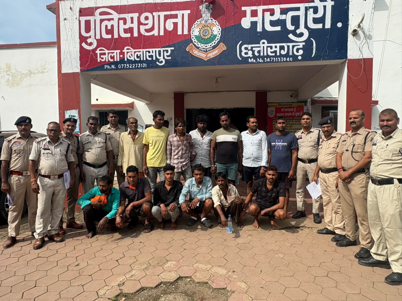 गणेश पंडाल में बाजा बजाने के विवाद में युवक की हत्या, 13 आरोपी गिरफ्तार; डंडा, छुरी और कुल्हाड़ी जब्त