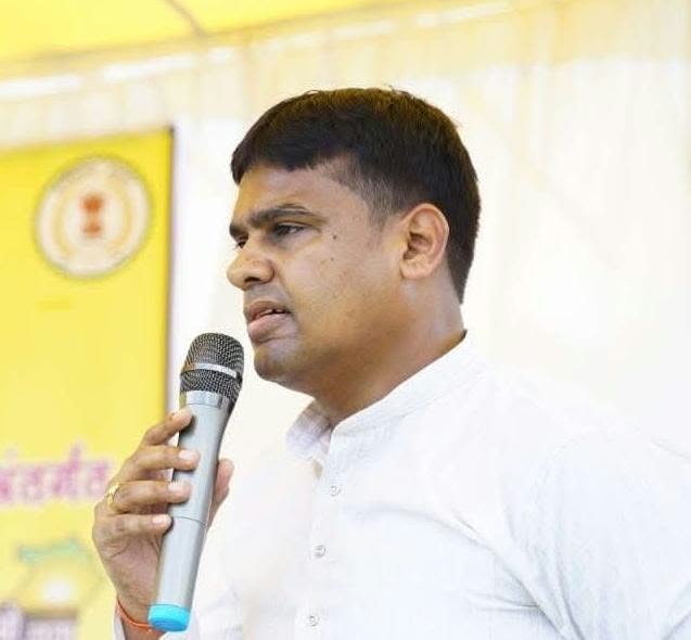 कैबिनेट के फैसले से PWD ठेकेदारों को डामर की बढ़ी कीमतों पर राहत, नगर निगम की सड़कों पर अब भी असमंजस; बेलतरा की बदहाल सड़कों का समाधान कब? img 20261028 wa0207