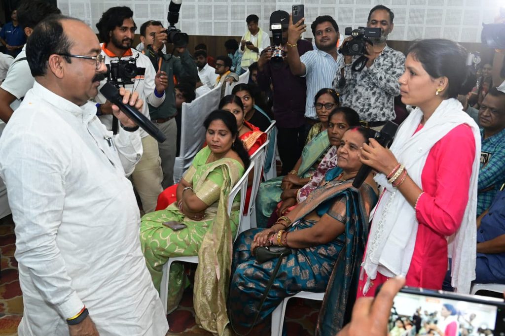 वडनगर से काशी की सेवा यात्रा का बिलासपुर में आत्मीय स्वागत whatsapp image 2026 09 30 at 9.37.32 pm